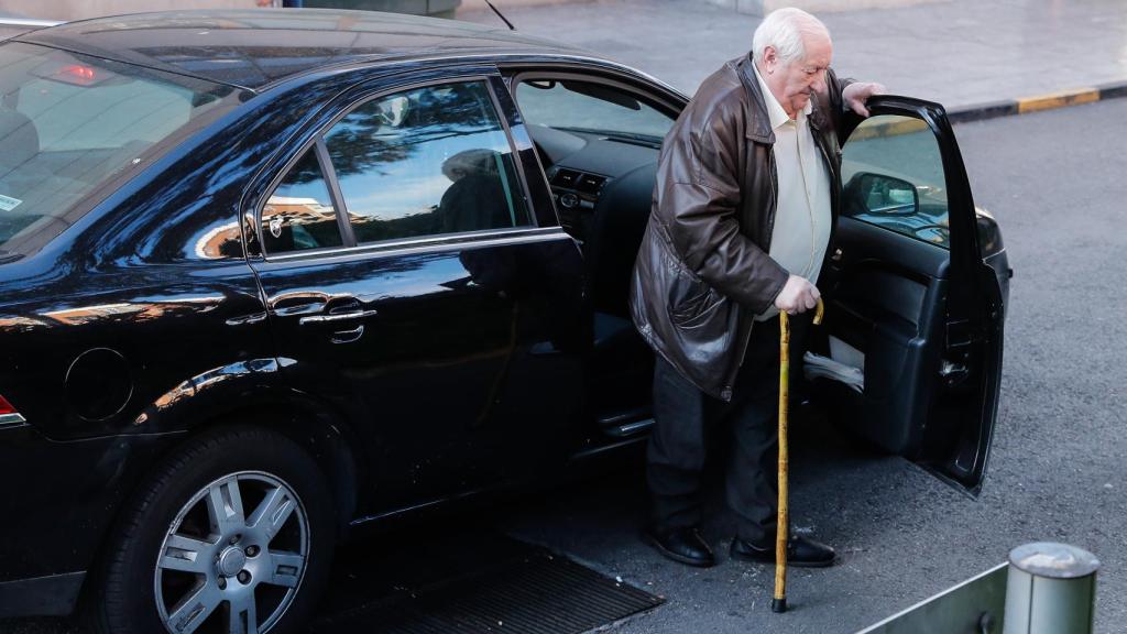 El padre de Fran llegando al tantorio.