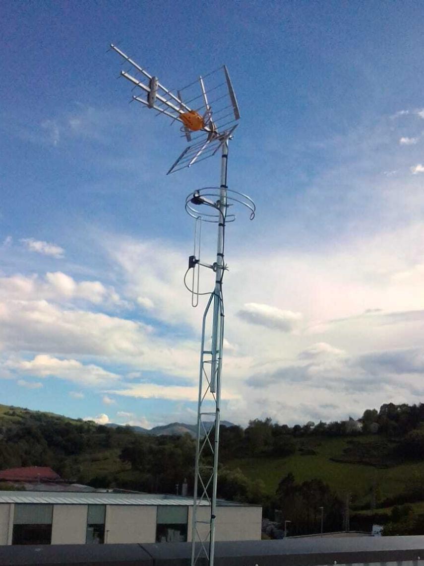 Una de las antenas modificadas recientemente por Patricio.