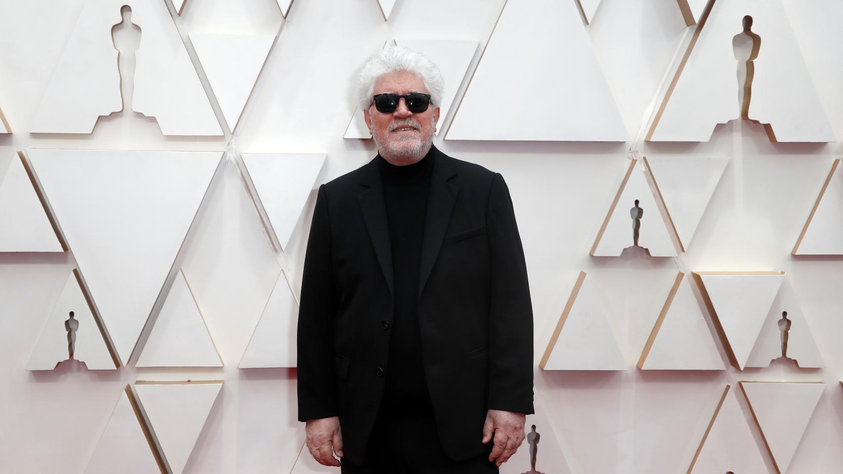 Pedro Almodóvar en la alfombra roja de los Oscar.