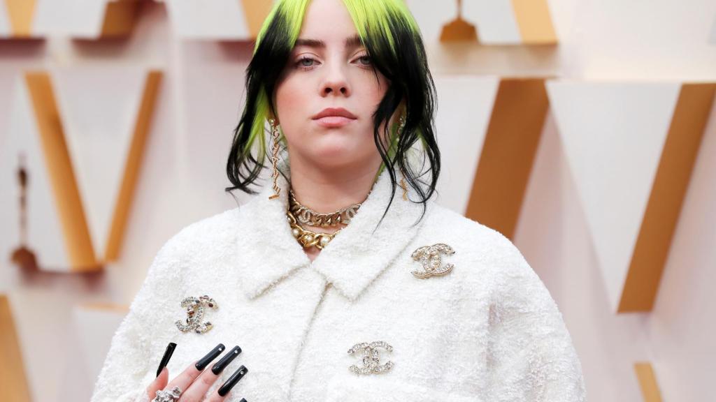 Billie Eilish en la alfombra roja.