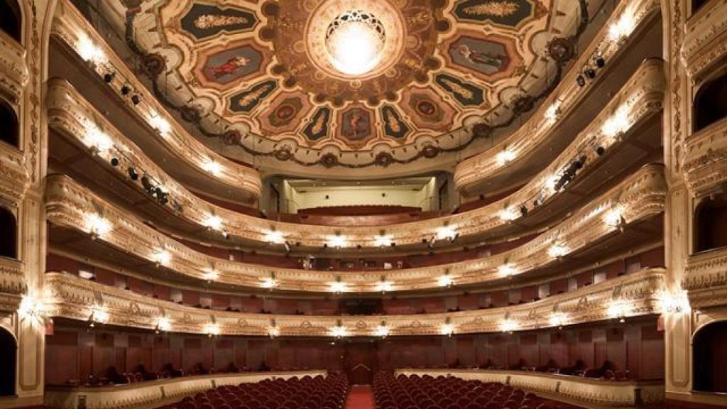 Interior del teatro Rosalía de Castro