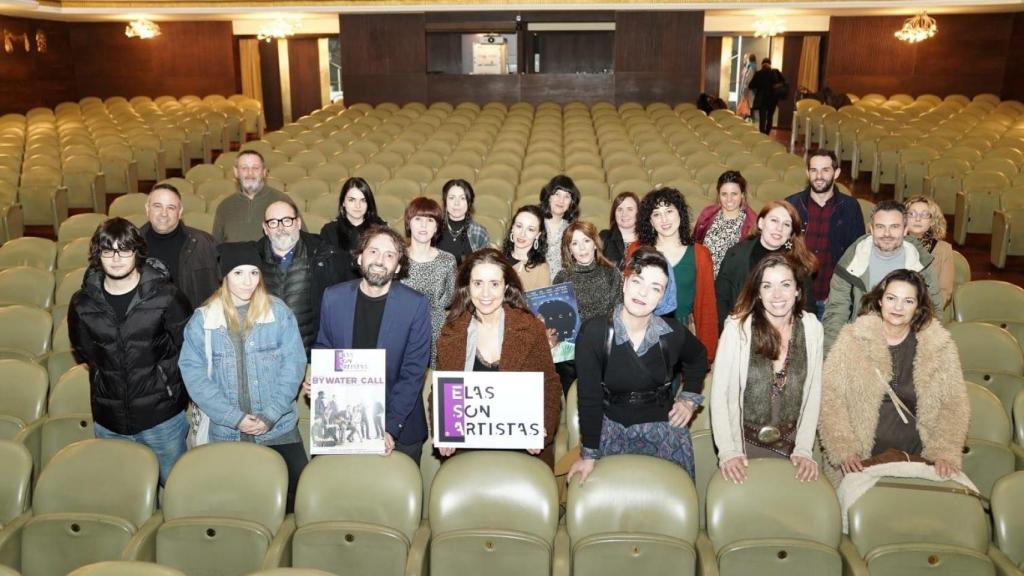 Representantes de municipios y algunas artistas en la presentación en el Colón.