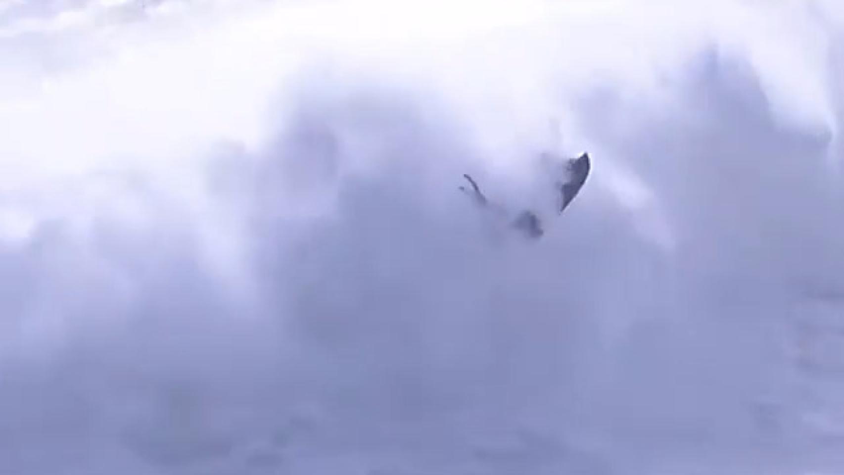 Una ola de 20 metros engulle a un surfista en Nazaré