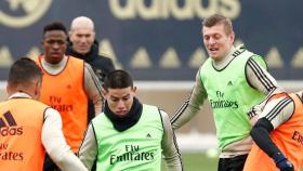 James, junto a Casemiro, Isco, Toni Kroos y Vinicius