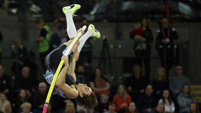 Armand Duplantis vuelve a batir el récord del mundo de salto con pértiga