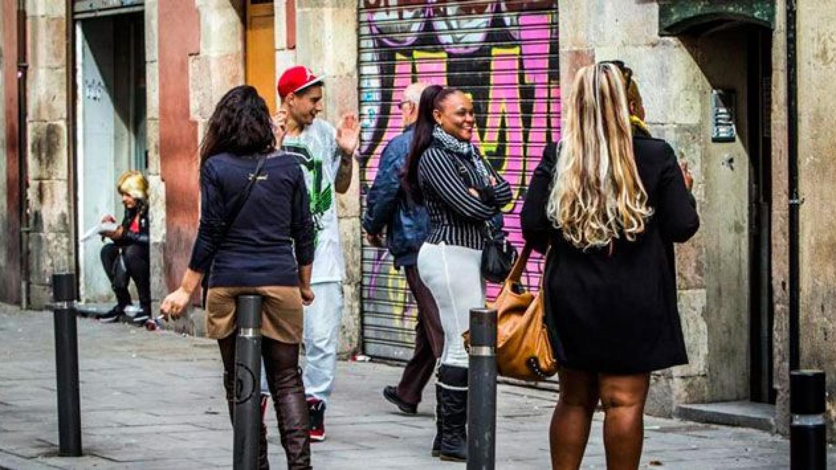 Prostitutas de La Junquera son obligadas por sus proxenetas a salir a la  calle para buscar clientes