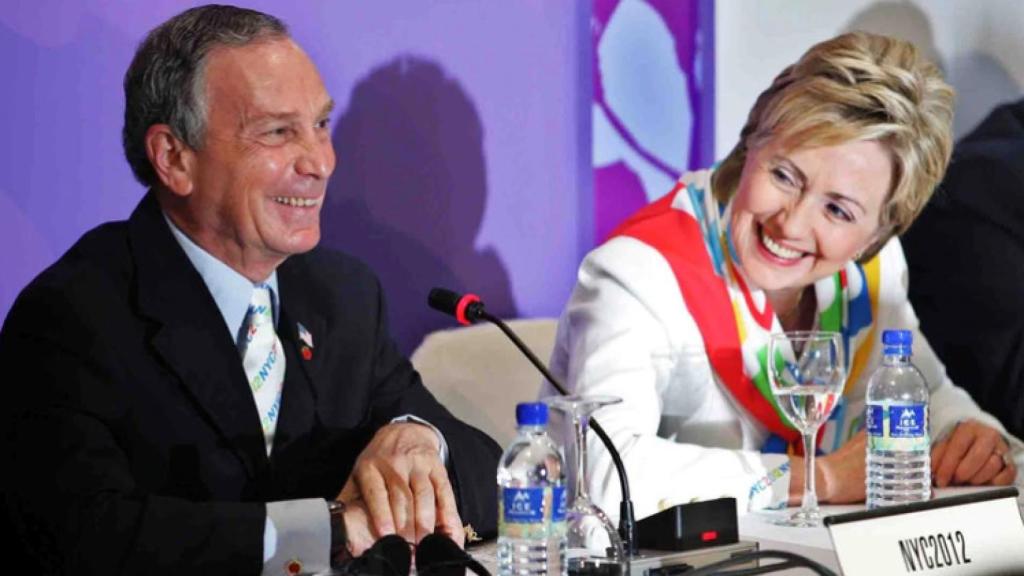 Michael Bloomberg y Hillary Clinton en 2005, cuando él era alcalde de Nueva York y ella Senadora.