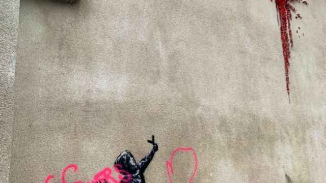 Grafitti sobre una obra de Banksy.