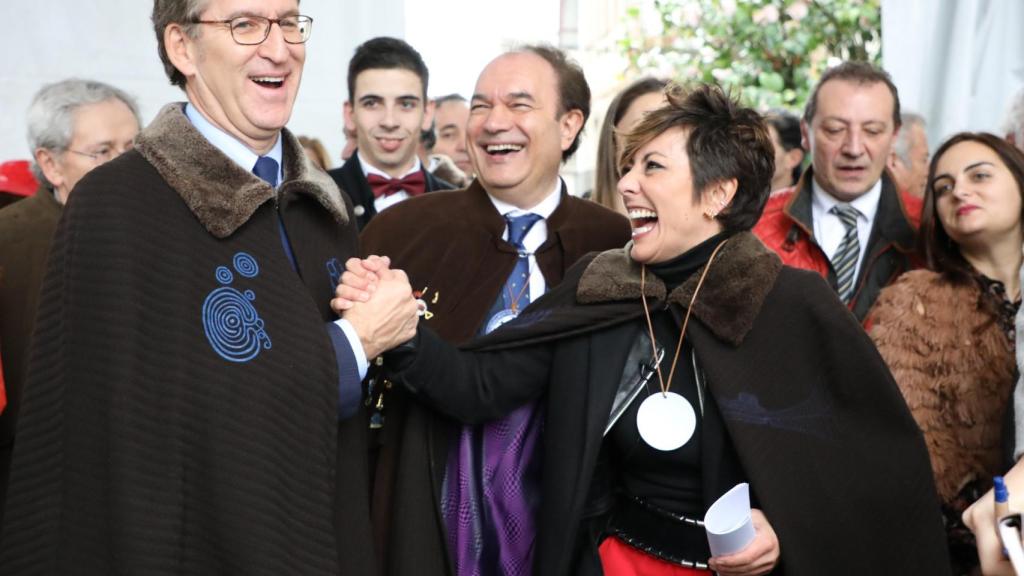 El presidente de la Xunta, Alberto Núñez Feijóo, y la pregonera de la LII Feira do Cocido de Lalín, Sonsoles Ónega.