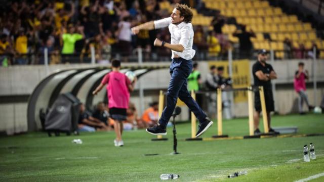 Forlán, durante su debut como entrenador con Peñarol