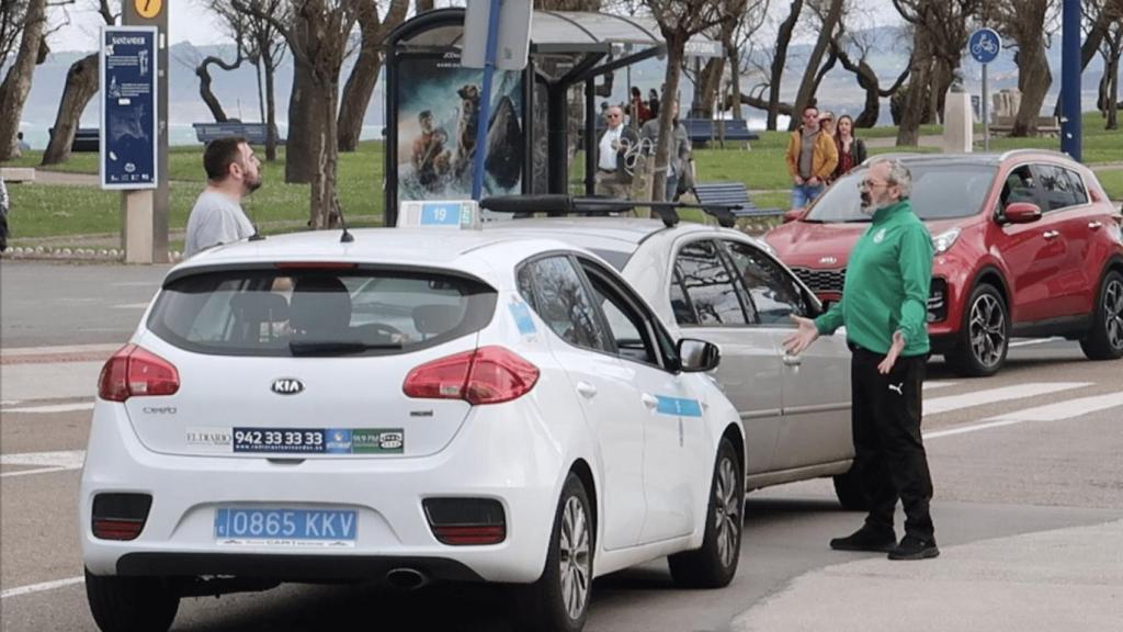 Imagen de la pelea entre un taxista y un aficionado del Racing.