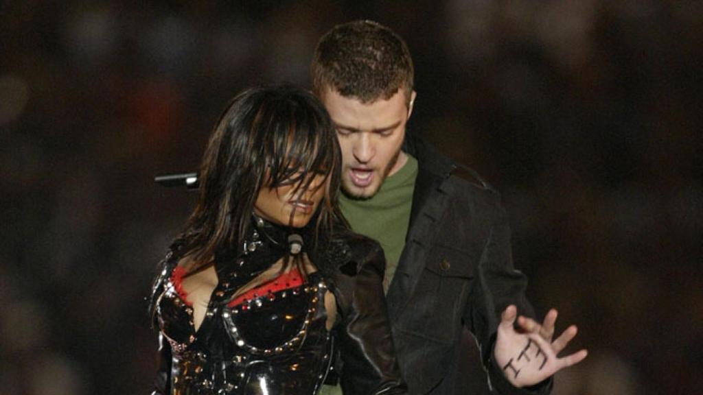 Janet Jackson y Justin Timberlake durante la Super Bowl de 2004