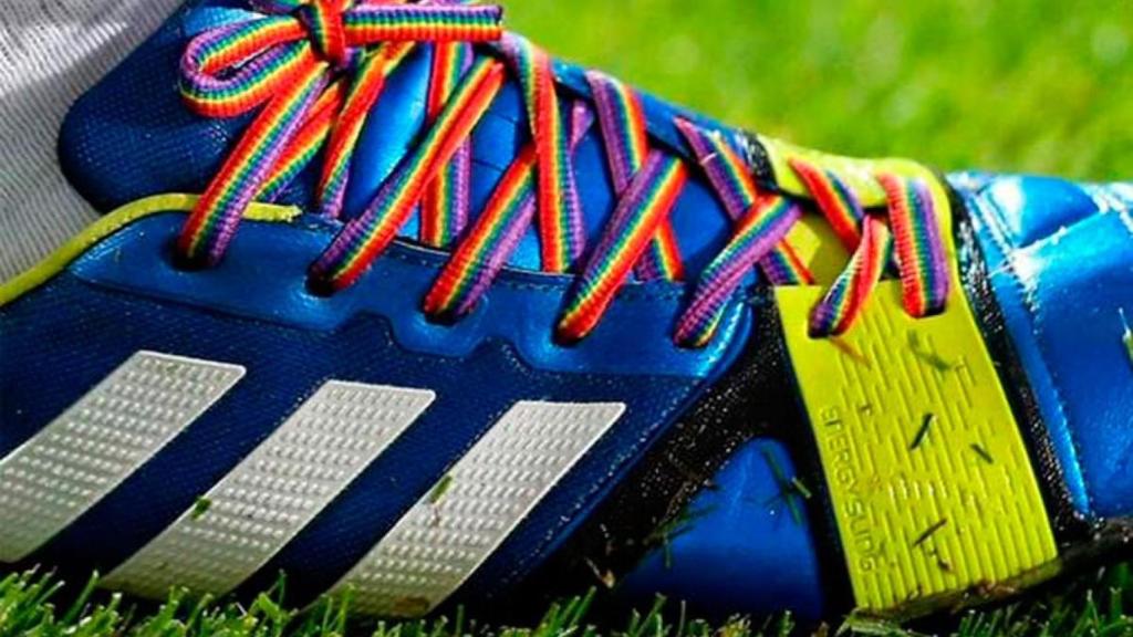 Cordones arcoiris, una iniciativa promovida por la FELGTB.