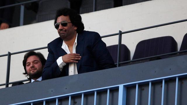 Al-Thani en el palco del estadio del Málaga