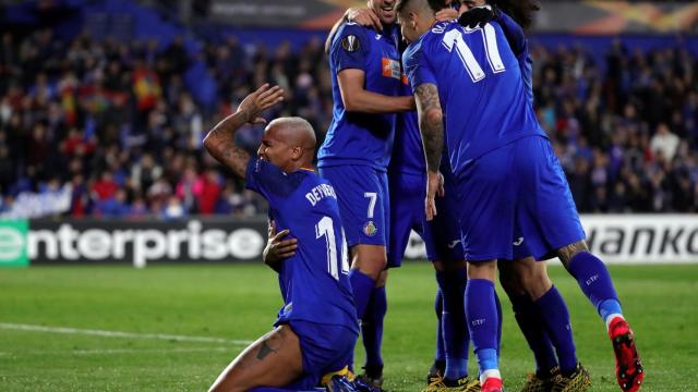 Los jugadores del Getafe celebran uno de los goles del partido