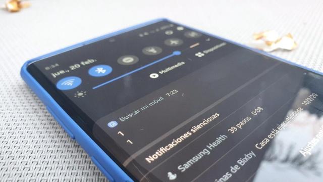 Samsung la lía y envía esta extraña notificación a todos sus móviles