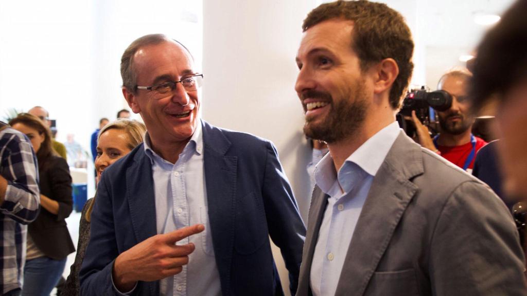 El presidente del PP, Pablo Casado, y el presidente del PP en el País Vasco, Alfonso Alonso.