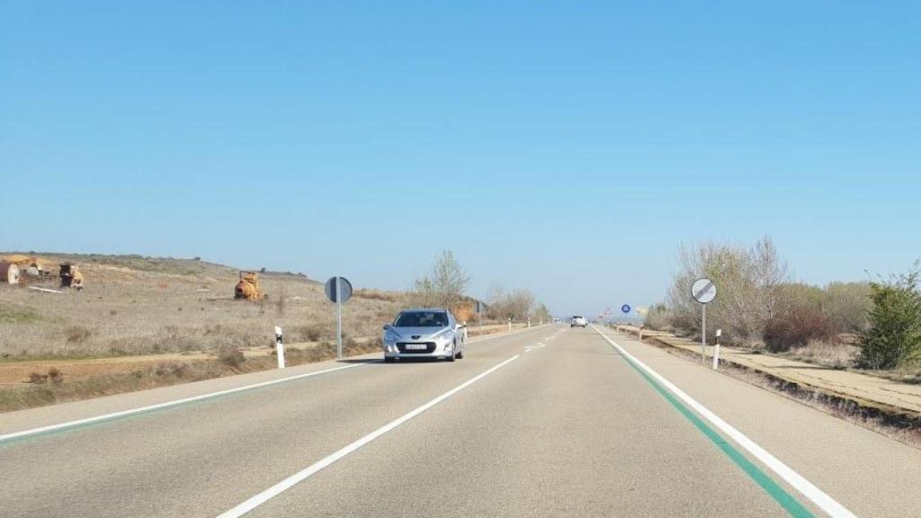 Las rayas verdes que está pintando la DGT en las carreteras españolas.