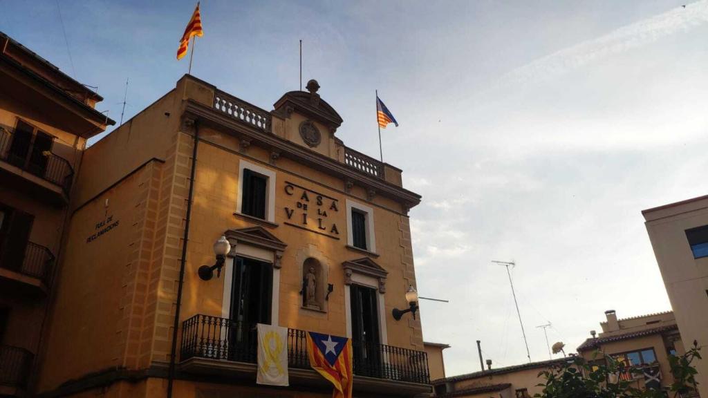 Uno de los ayuntamientos de Osona que incumple la ley de banderas