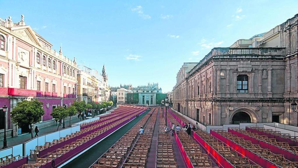 Sillas en la carrera oficial de la Semana Santa de Sevilla.