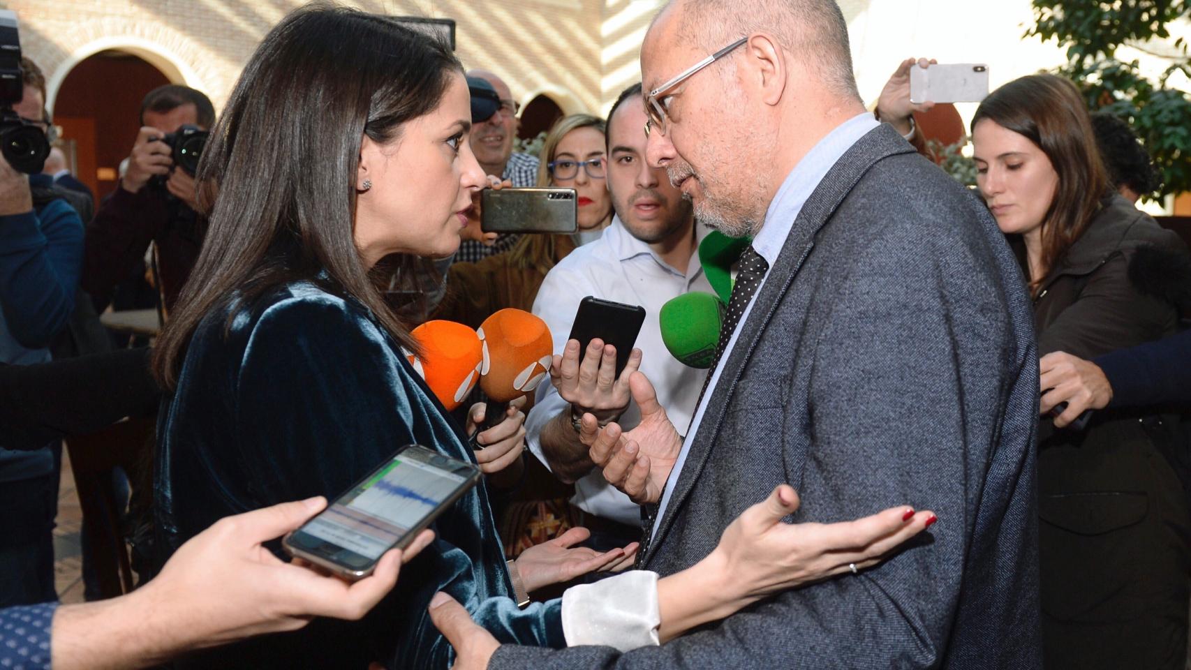 Arrimadas e Igea durante el encuentro que han protagonizado en Valladolid.