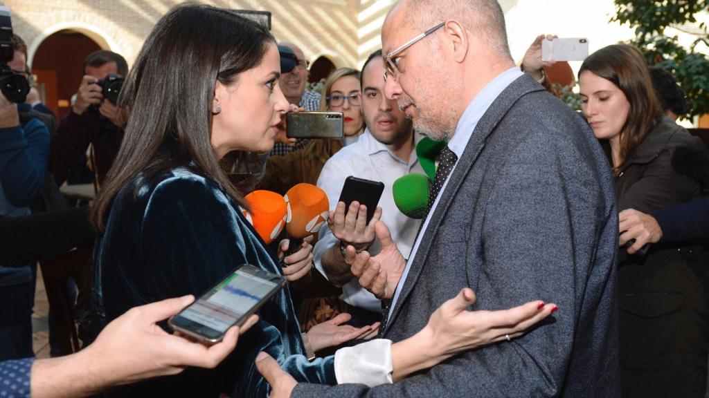 Arrimadas e Igea durante el encuentro que han protagonizado en Valladolid.