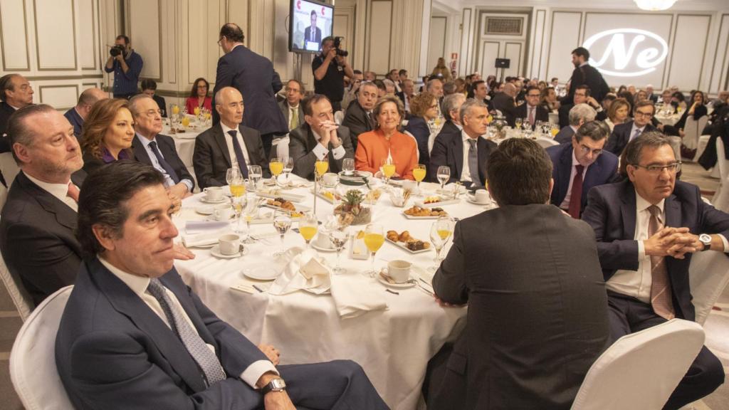 De izquierda a derecha: Manuel Manrique, presidente y consejero delegado de Sacyr;  José Aljaro consejero ejecutivo-director general de Abertis; Marta Álvarez presidenta del Corte Inglés, Florentino Pérez, presidente de ACS; Rafáel Del Pino, presidente de Ferovial; Antonio Huertas, presidente de Mapfre; Pilar González de Frutos, Unespa; Gonzalo Sánchez, presidente de PwC; Juan Abarca, presidente de HM Hospitales y Antonio Pulido, presidente de la Fundación Cajasol.