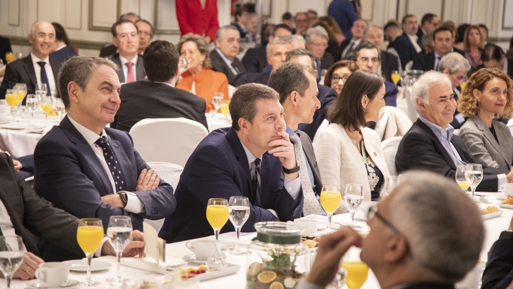 De izquierda a derecha: el ex-presidente José Luis Rodríguez Zapatero junto al presidente de Castilla-La Mancha, Emiliano García-Page.