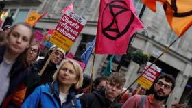 Manifestantes de Extinction Rebellion y Parents 4 Future en una protesta este febrero en Londres contra el cambio climático.