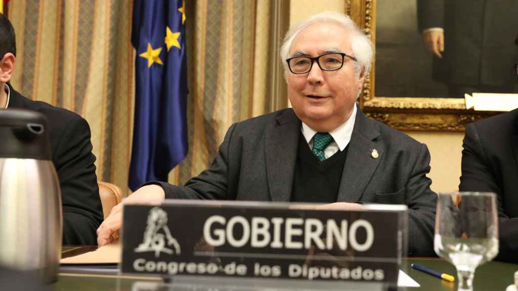 El ministro de Universidades, Manuel Castells y el secretario primero del Congreso por En Comú Podem, Gerardo Pisarello.