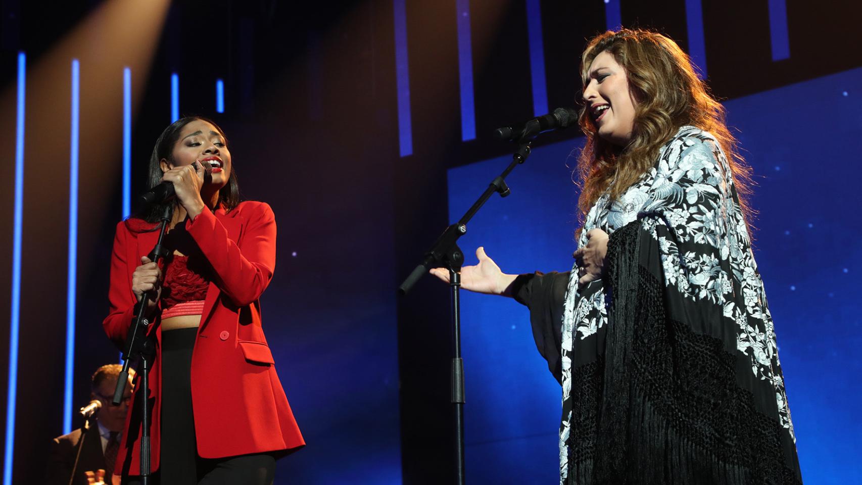 Nia junto a Estrella Morente.