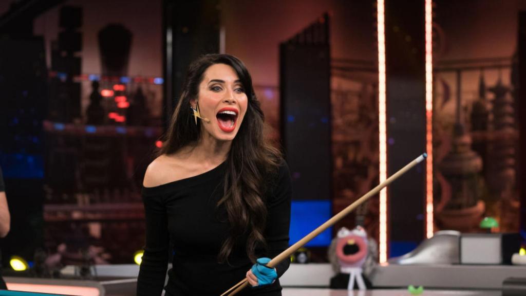 Pilar Rubio sorprendió con dos complicados trucos de billar.