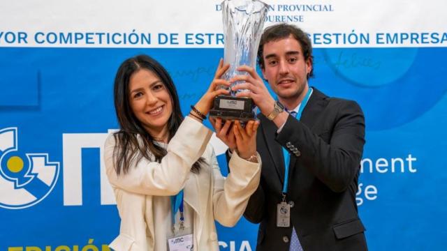 Los estudiantes de la UDC tras ganar en Galicia