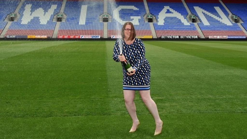 Ruth, celebrando que había ganado el bote del Euromillones.