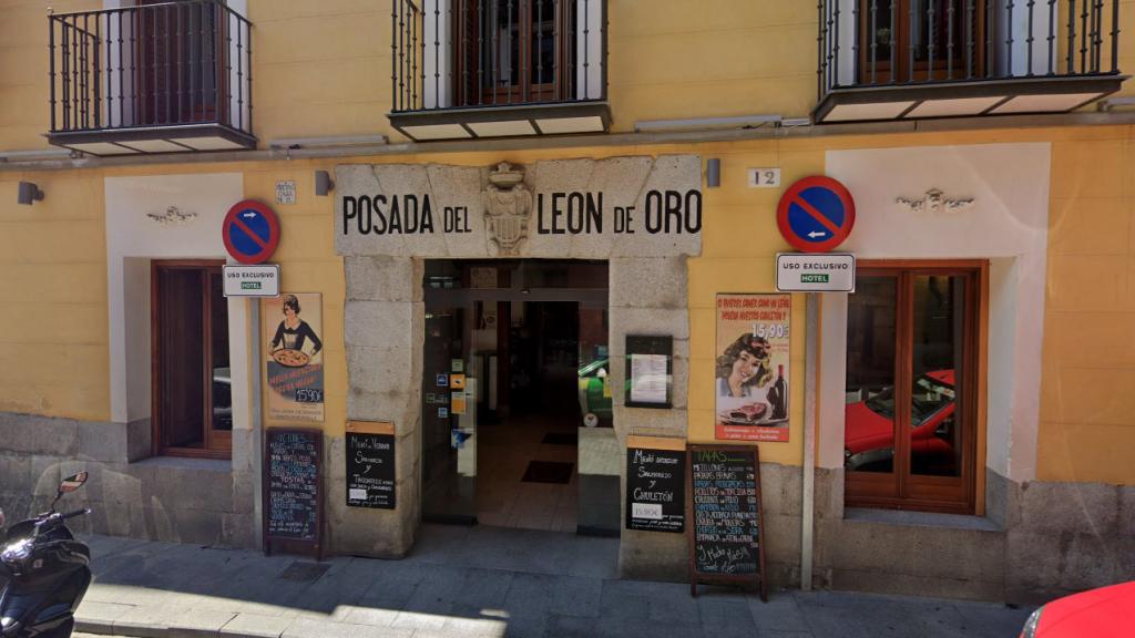 Exterior de la Posada León de Oro.