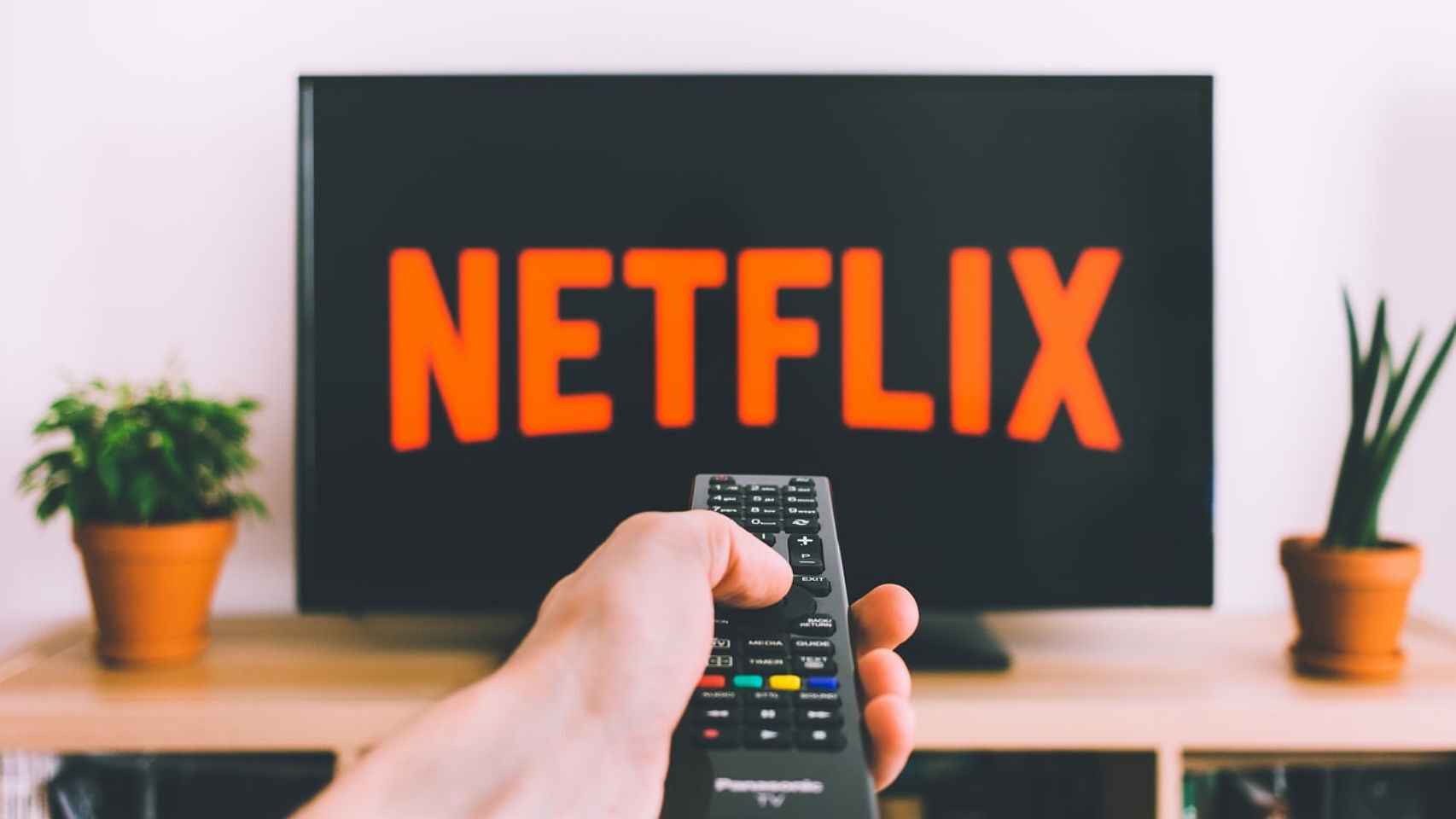 El logotipo de Netflix en un televisor.