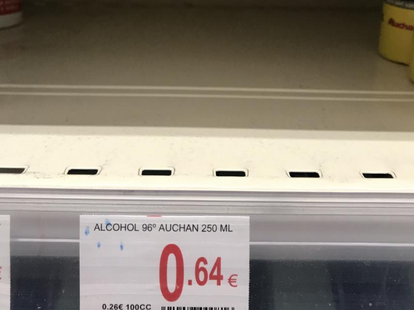 Existencias agotadas en el supermercado Alcampo.