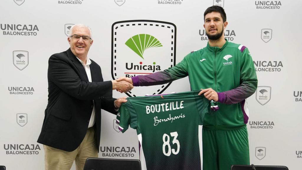 Bouteille, en la presentación con Unicaja