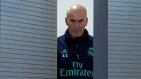Zinedine Zidane, entrando en rueda de prensa