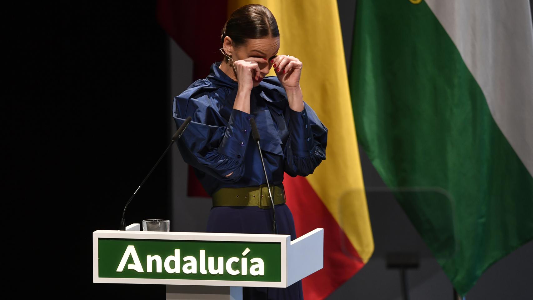 Eva González llorando en el acto.