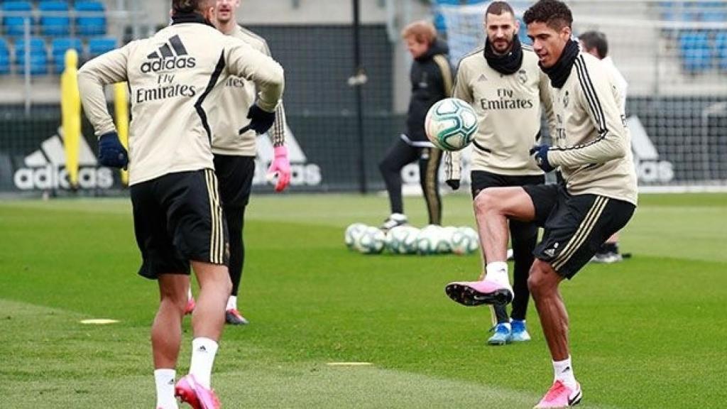 Los jugadores del Real Madrid durante el último entrenamiento antes de El Clásico