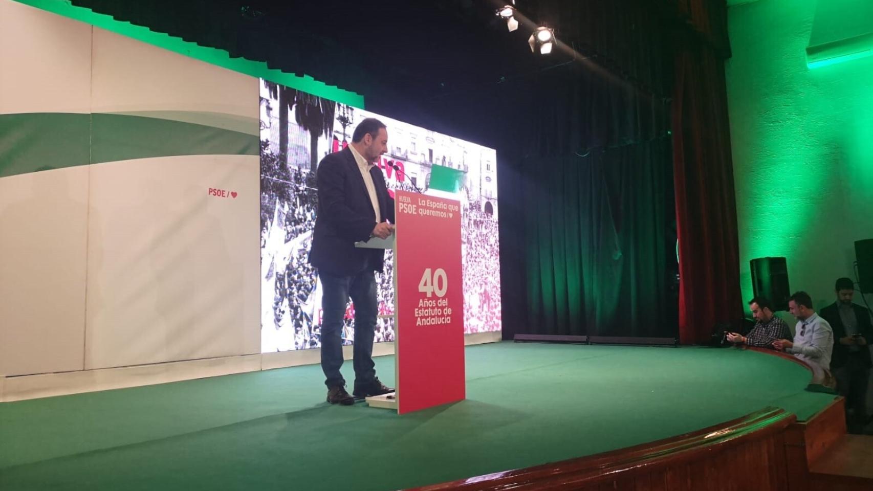 El secretario de Organización del PSOE y ministro de Transportes, José Luis Ábalos, en San Juan del Puerto (Huelva)