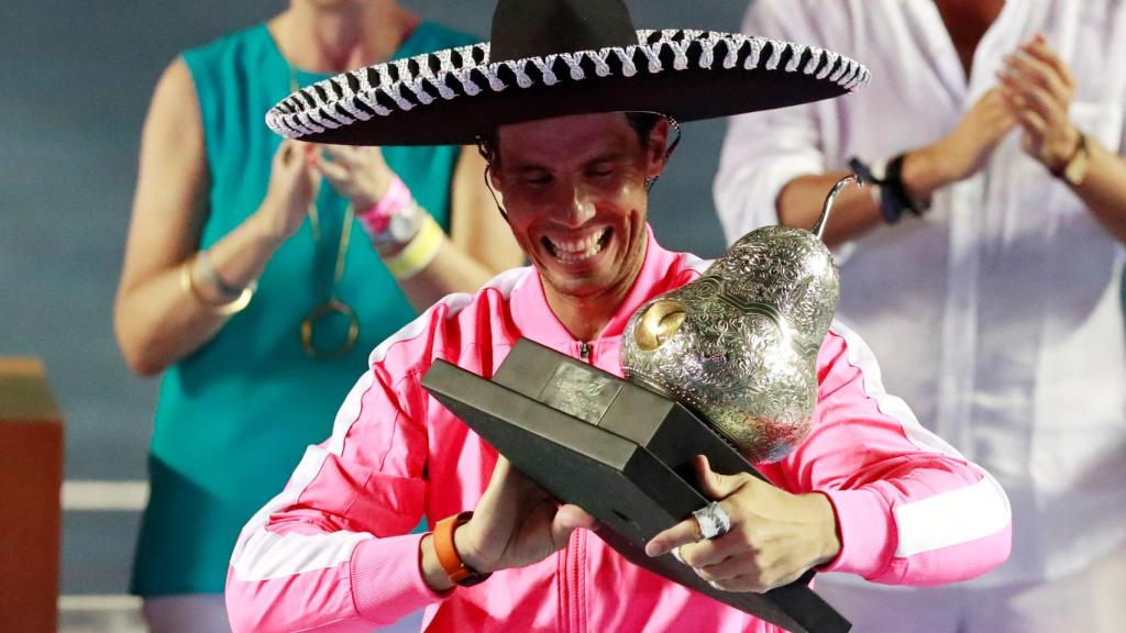 Nadal, con un gorro de mariachi, en el Abierto de Acapulco