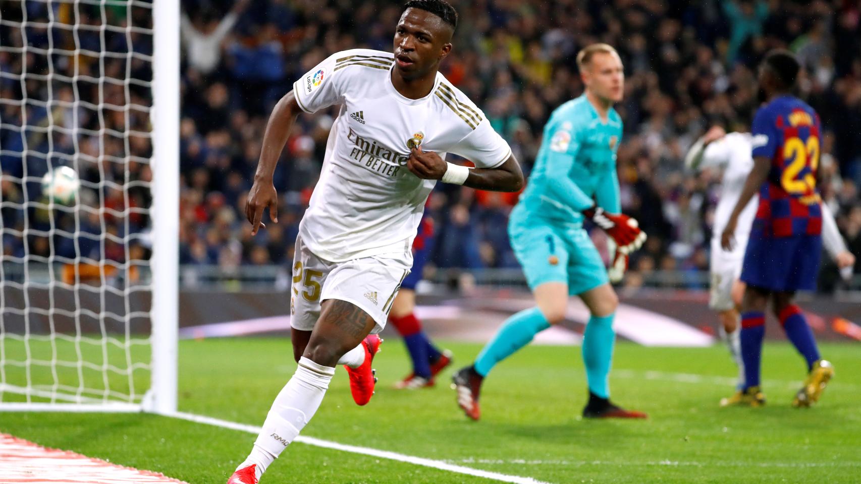 Vinicius celebra su gol al FC Barcelona