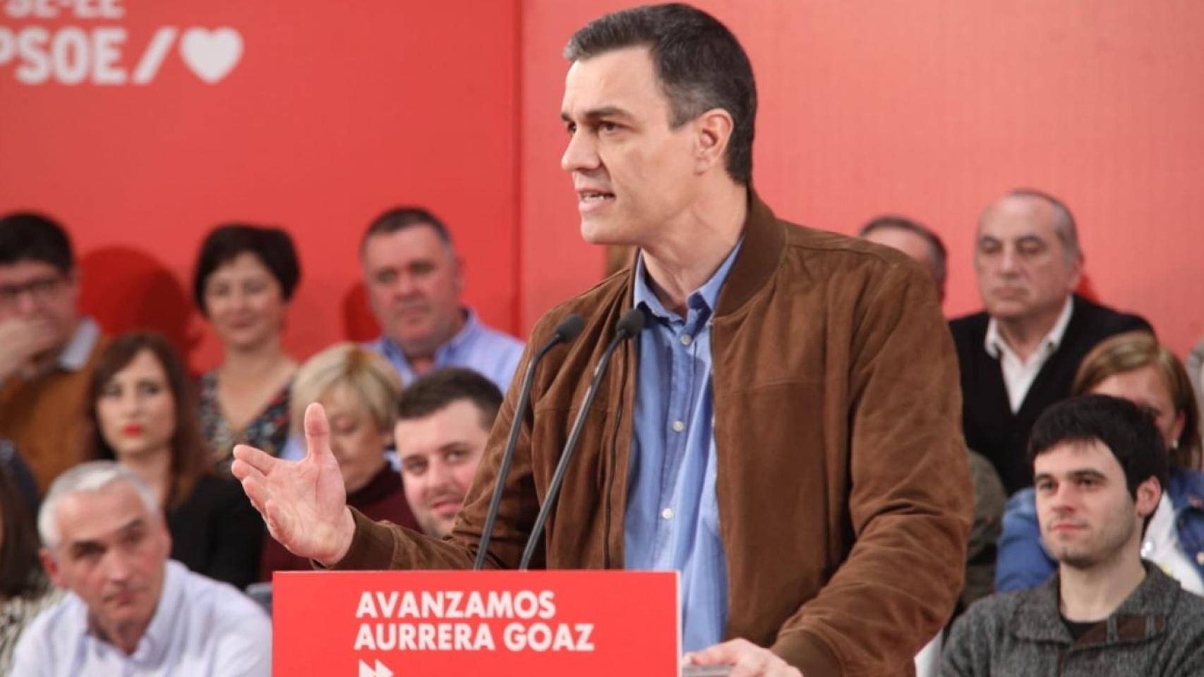 El presidente del Gobierno, Pedro Sánchez, este domingo en Vitoria.