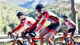 Ciclistas del equipo Doltcini-Van Eyck Sport