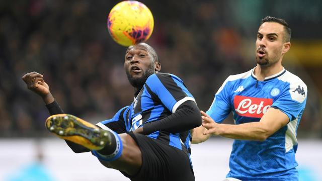 Romelu Lukaku y Nikola Maksimovic, durante el partido de ida de la Copa de Italia