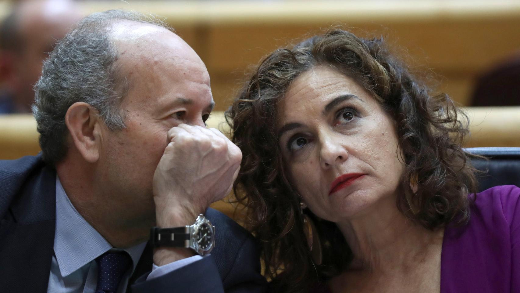 Los ministros de Justicia y Hacienda, Juan Carlos Campo y María Jesus Montero, en el Senado.