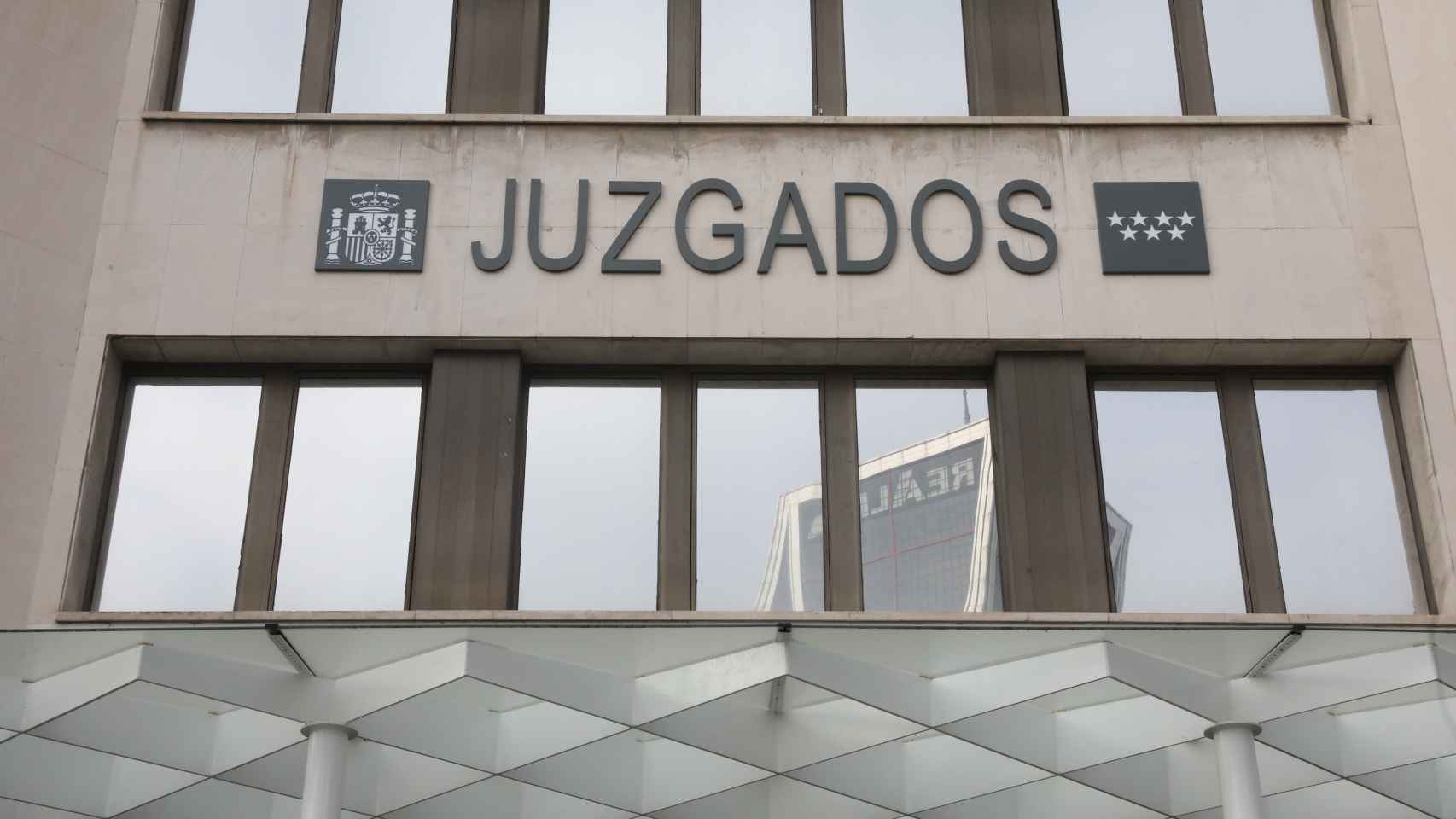 Entrada de los juzgados de Plaza de Castilla (Madrid).