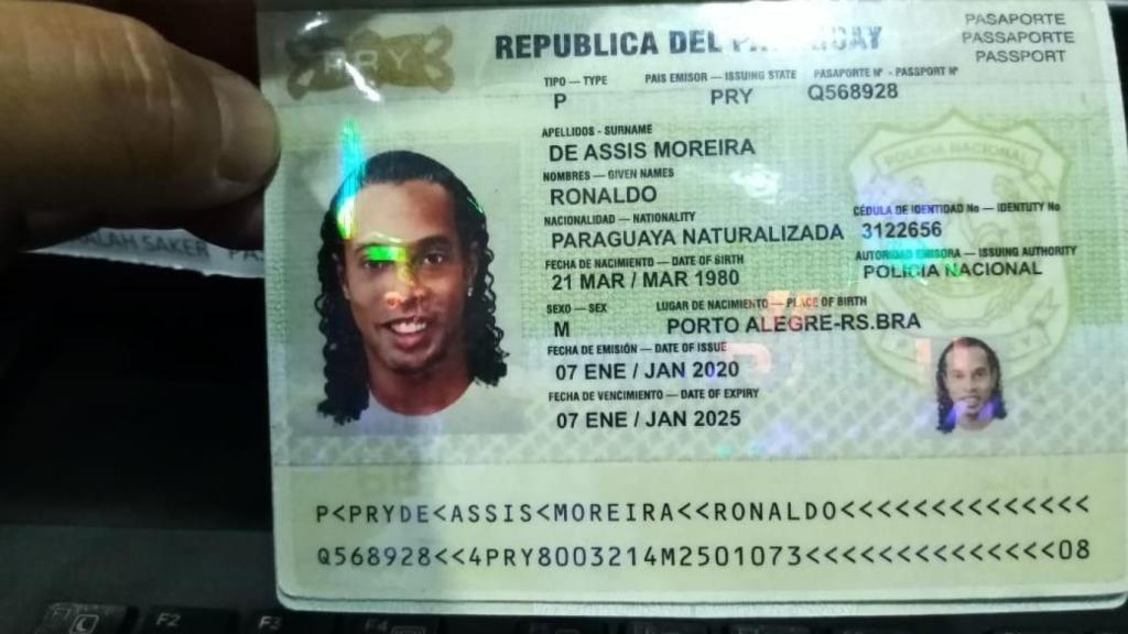 El pasaporte falso de Ronaldinho para entrar en Paraguay